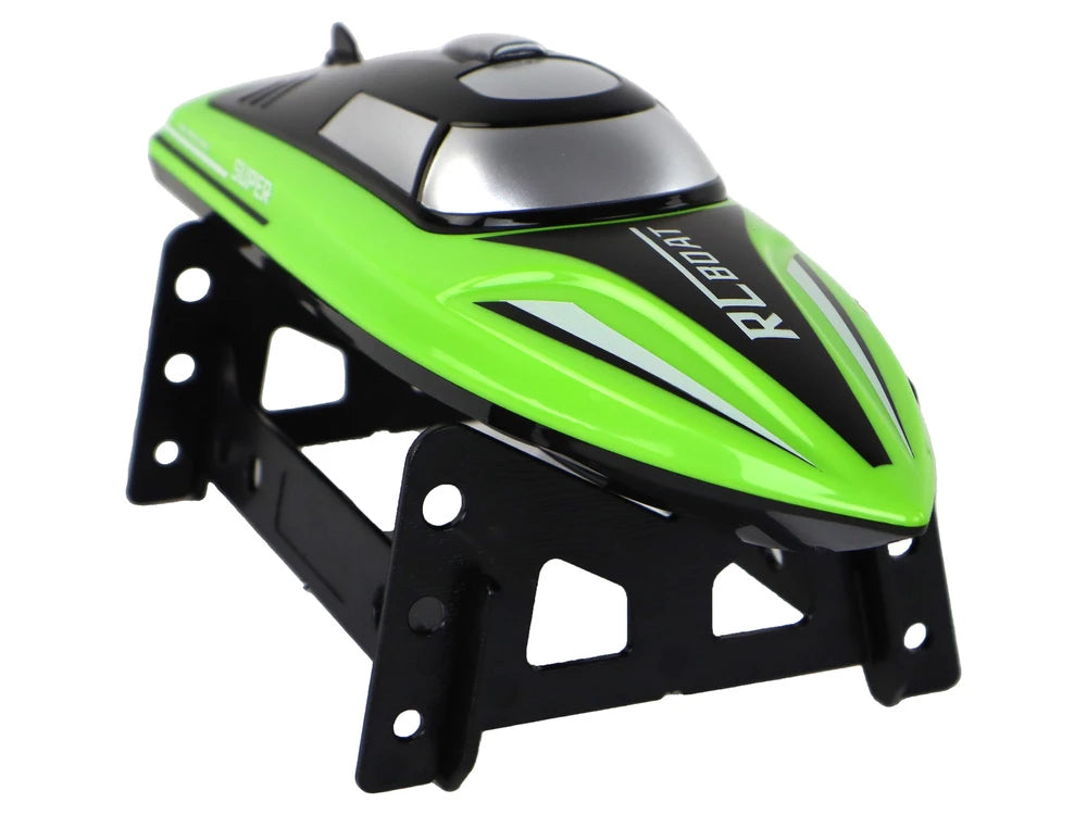 Barcă RC ShadowStorm verde cu telecomandă 2.4 GHz inclusă.