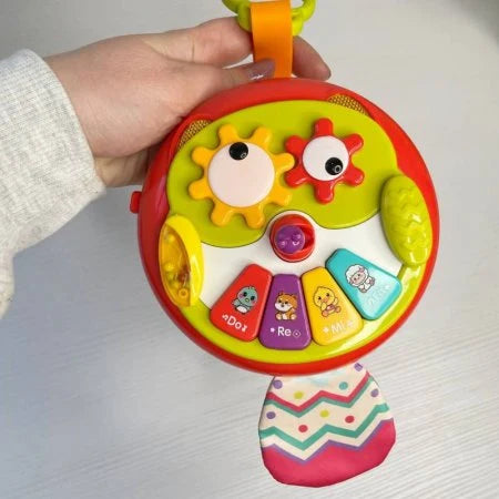 Bufniță interactivă Lean Toys ținută în mână, cu agățătoare și butoane muzicale colorate.