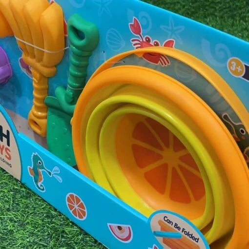 Detaliu cu găleata pliabilă Woopie Tropical Fruits în ambalaj, cu design galben-portocaliu și mâner pentru transport.