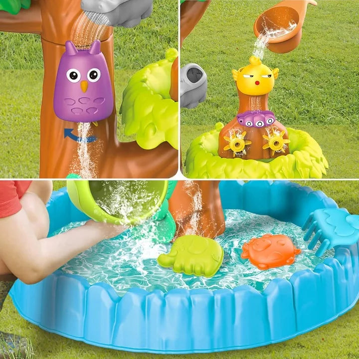 Detalii cu fluxul de apă la masa Woopie Big Tree Water Table, cu bufniță, roți galbene și bazin.