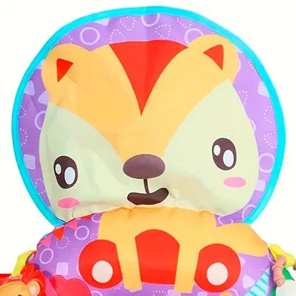 Close-up cu fața de vulpiță de pe perna de burtică Lean Toys, cu margine turcoaz și fundal mov