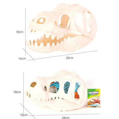 Dimensiuni pentru craniul de dinozaur Woopie și ambalajul tip plasă al setului de nisip.
