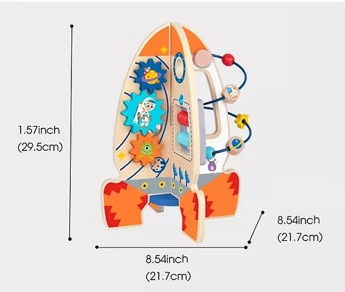 Imagine cu dimensiunile rachetei Tooky Toy Activity Rocket, aproximativ 29,5 cm inaltime.