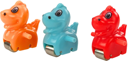 Trei figurine dinozaur colorate pentru pista Lean Toys, cu roți metalice pentru alunecare pe traseu.