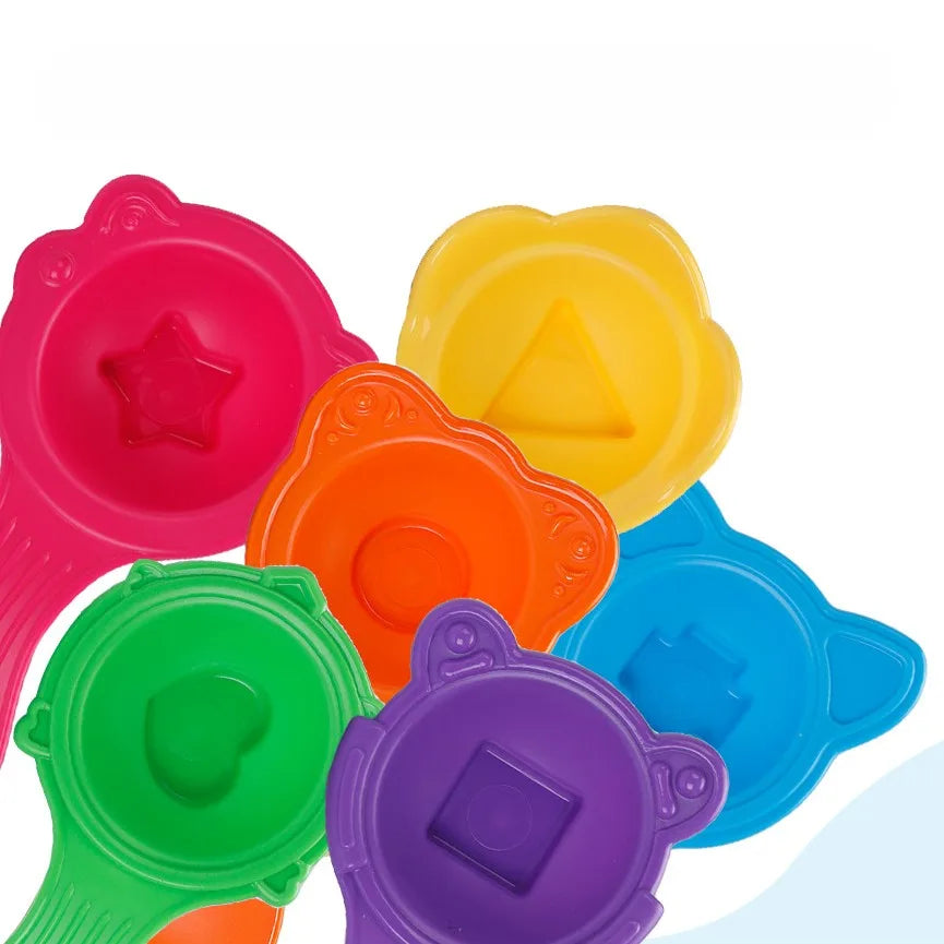 Forme colorate de sortare din setul Woopie Ouă cu puișori, cu stea, triunghi, cerc, inimă și pătrat.