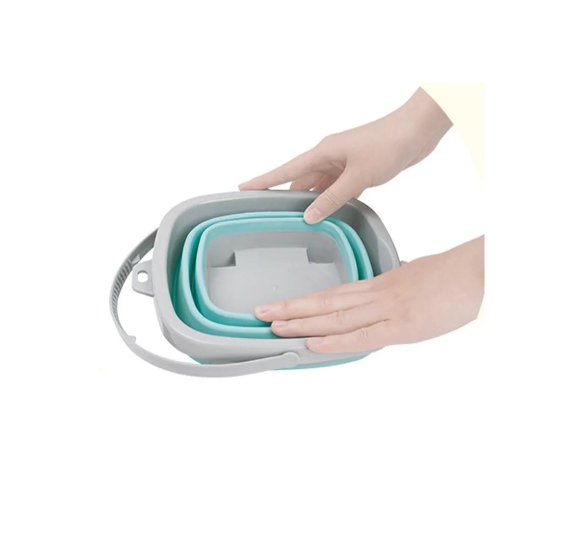 Găleată pliabilă Woopie strânsă compact, văzută de sus, cu mâner gri și interior turcoaz.