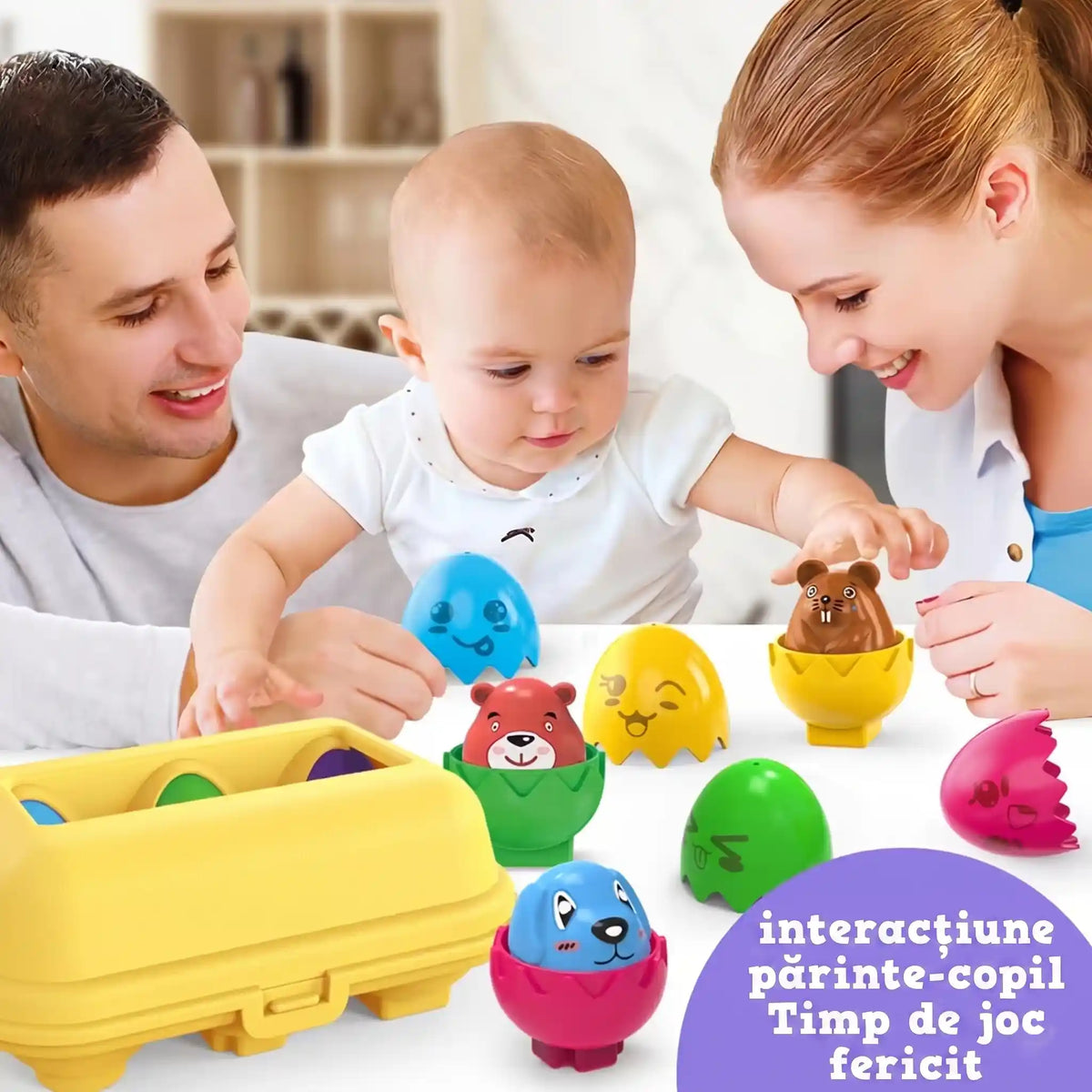 Copil care descoperă ouăle cu animale Woopie alături de părinți, pentru joc de sortare și potrivire.
