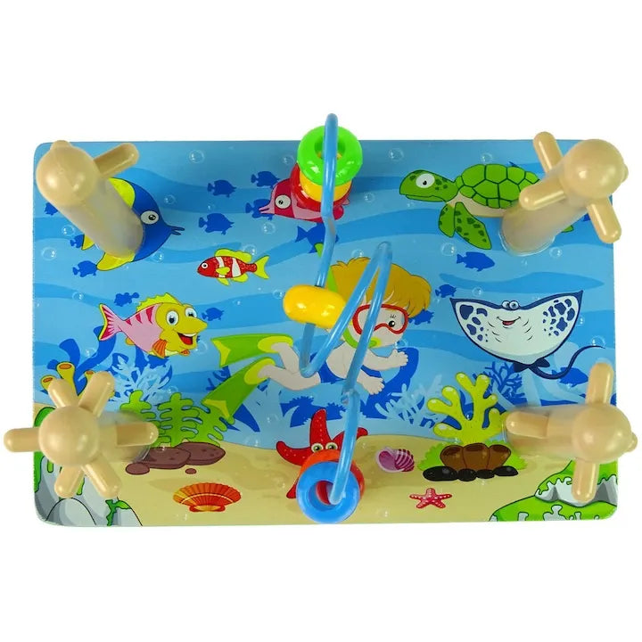 Baza jocului Lean Toys cu ilustrație marină, tije din lemn și labirint cu mărgele colorate.