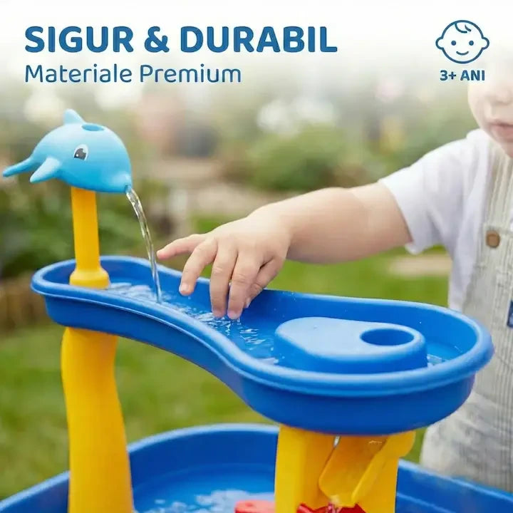 Copil atinge traseul cu apă al bazinului Woopie Delfin, cu mesaj despre materiale sigure și durabile.