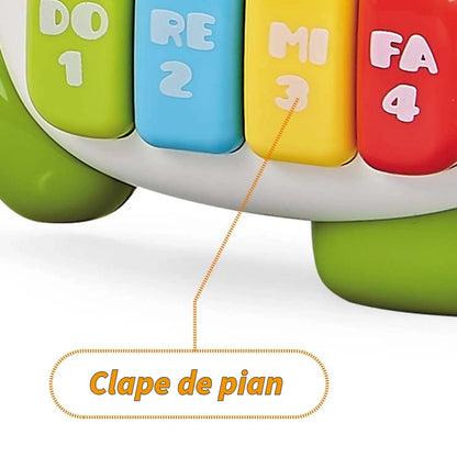 Detaliu cu clapele de pian ale jucăriei muzicale Lean Toys, pentru primele sunete și ritmuri.