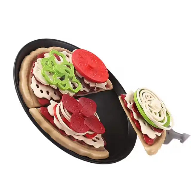 Pizza Woopie cu o felie ridicată pe spatulă, prezentând servirea în jocul de restaurant.