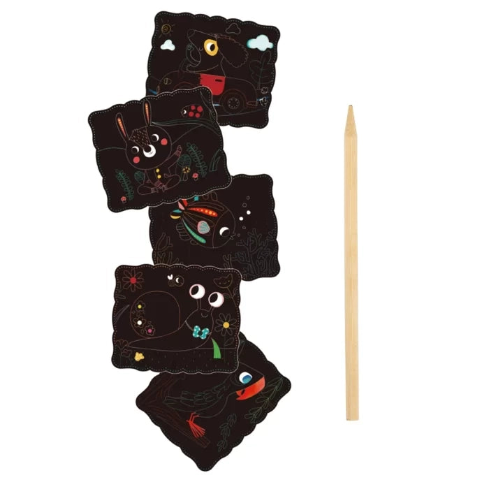 Set Woopie Scratch Art cu 6 planse cu animale si betisor din lemn pentru razuire.