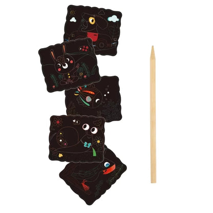 Set Woopie Scratch Art cu 6 planse cu animale si betisor din lemn pentru razuire.