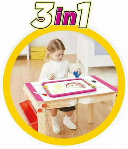 Copil care folosește tabla Woopie pe masă, cu partea albă pentru desen și ștergere.