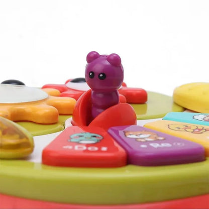 Detaliu cu viermișorul care activează angrenajele ochilor la jucăria bufniță Lean Toys.